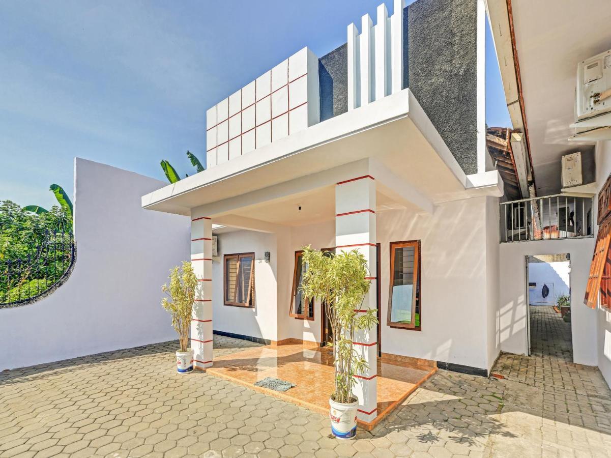 Oyo 90344 Wijayanti Hotel บันยูวังงี ภายนอก รูปภาพ