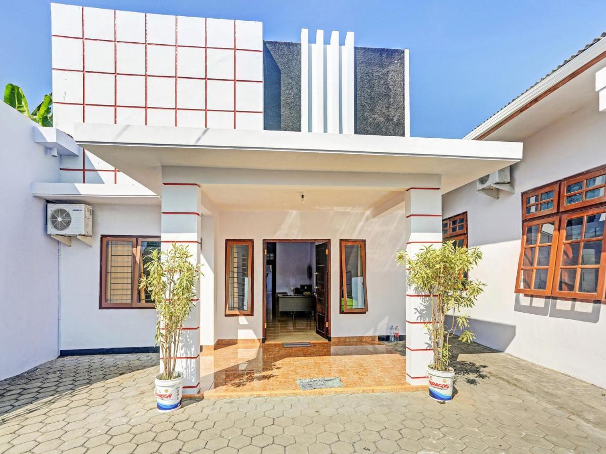Oyo 90344 Wijayanti Hotel บันยูวังงี ภายนอก รูปภาพ