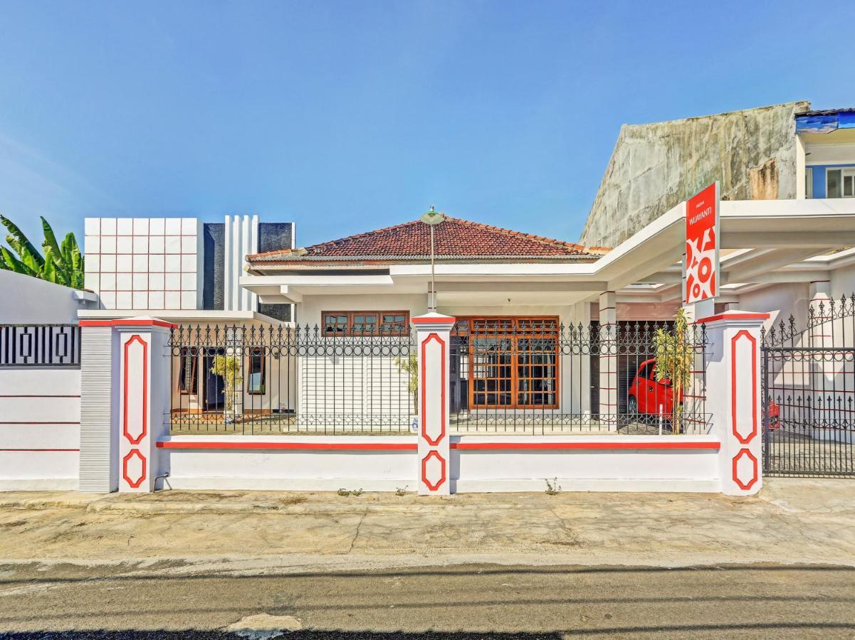 Oyo 90344 Wijayanti Hotel บันยูวังงี ภายนอก รูปภาพ