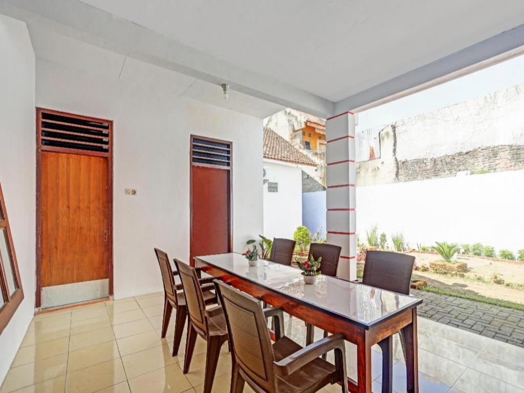 Oyo 90344 Wijayanti Hotel บันยูวังงี ภายนอก รูปภาพ